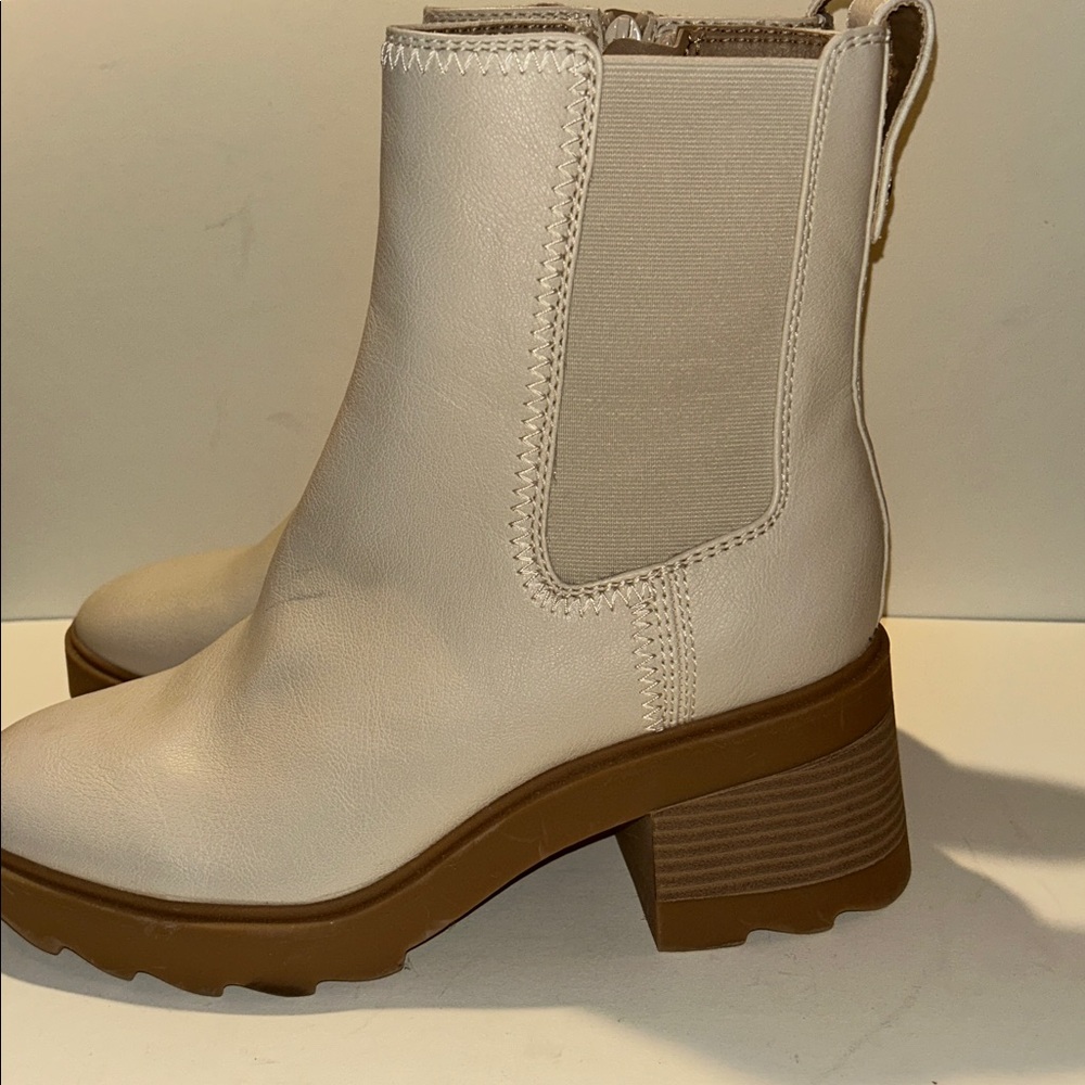 Zodiac Women's Cream Ankle Boots